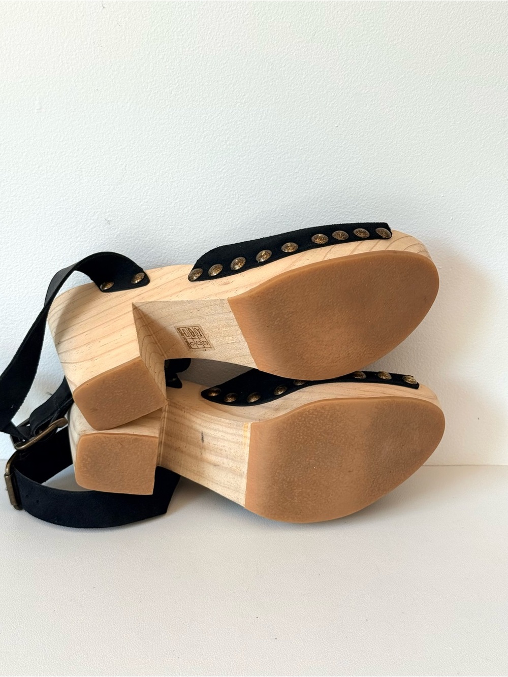 Free People Pasadena Clogs Black Suede Studded Wooden Platform Sandals Peep Toe - Picture 15 of 16